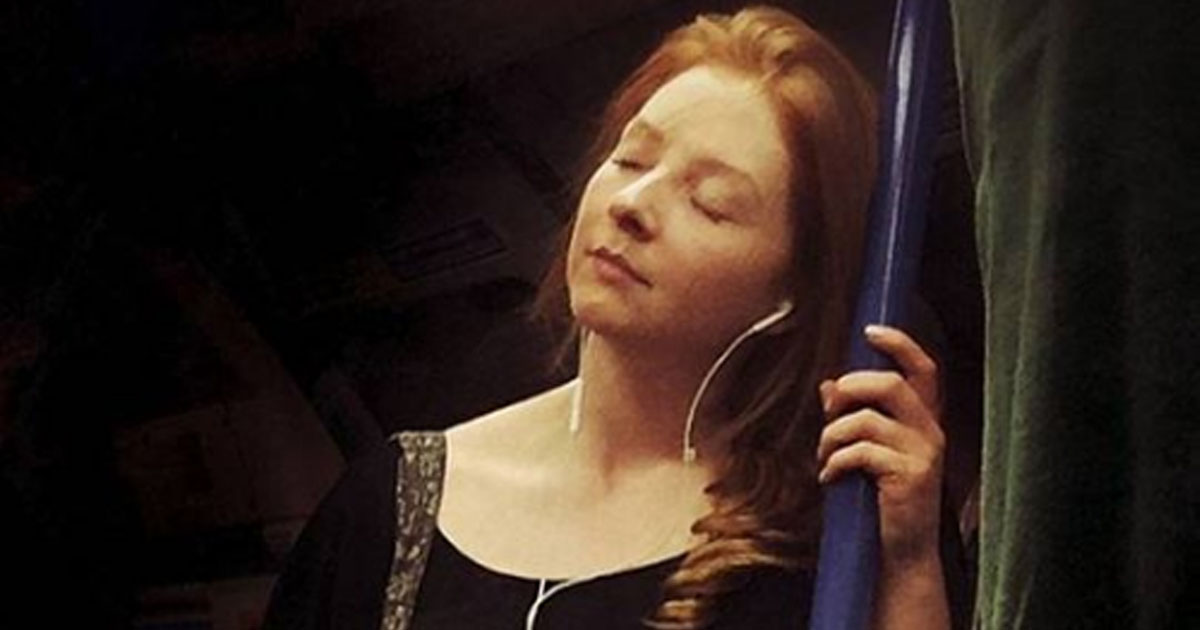 Парень делает тайные фото пассажиров метро, похожие на картины XVI века