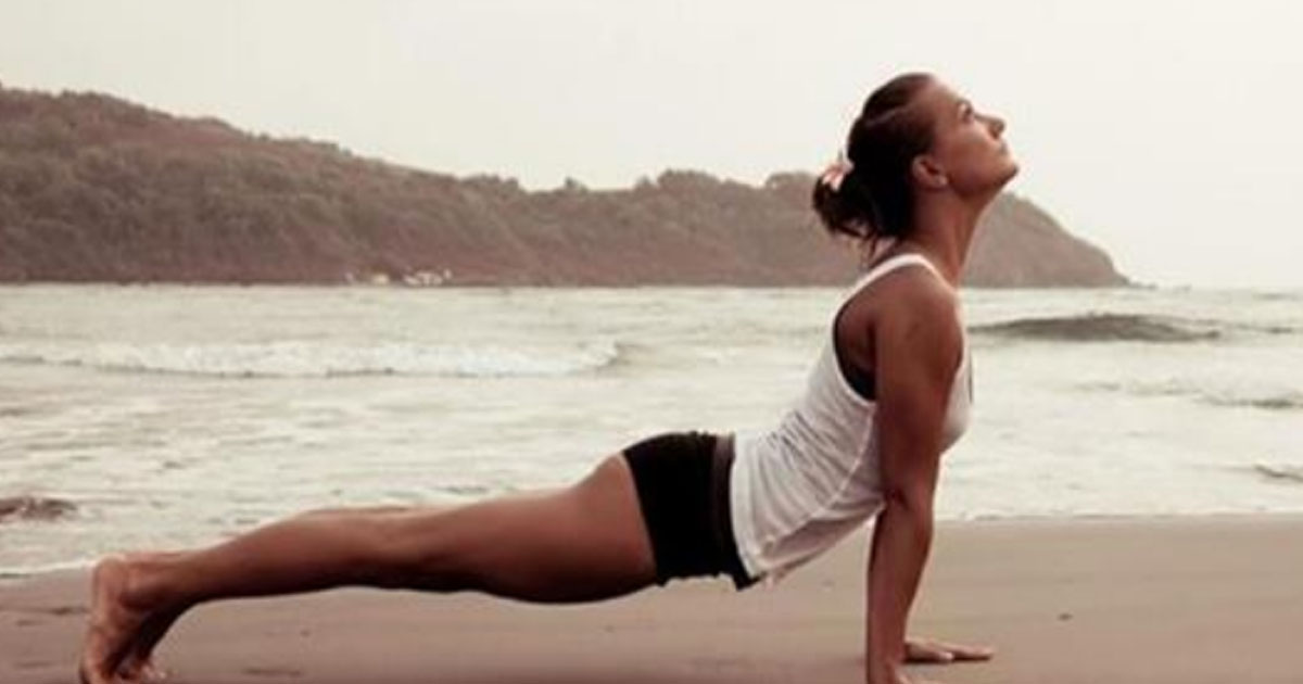 6 простых поз йоги для стройности тела.