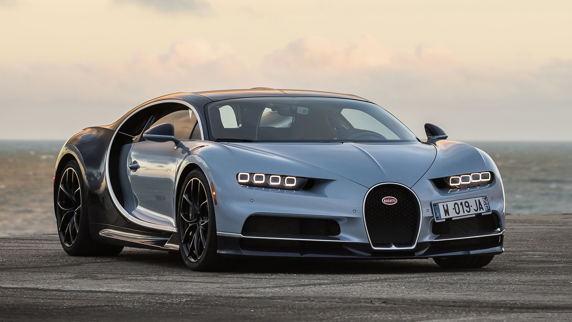 Вот как Bugatti доставляет свои роскошные авто новым владельцам. Именно так, и никак иначе!