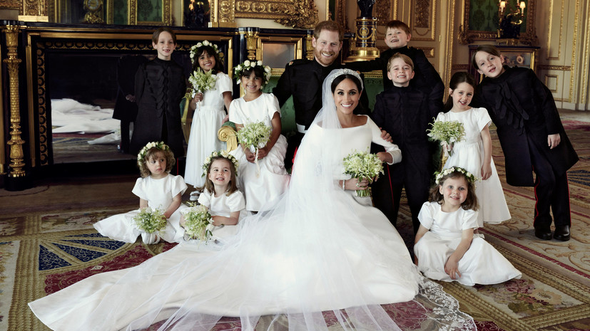 Битва королевских невест: Интернет спорит чьё платье лучше — Меган или Кейт.