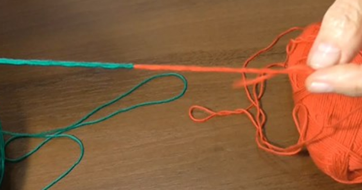 Как соединить нитки незаметным узелком