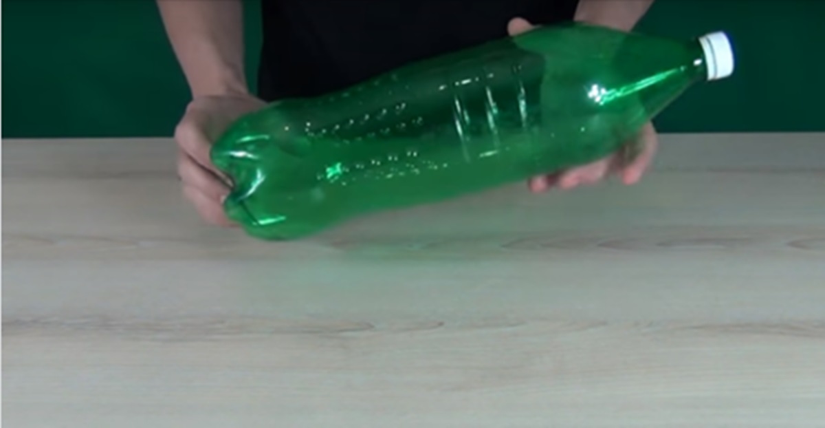 Обалденная ловушка от комаров из пластиковой бутылки: делается буквально за 5 минут