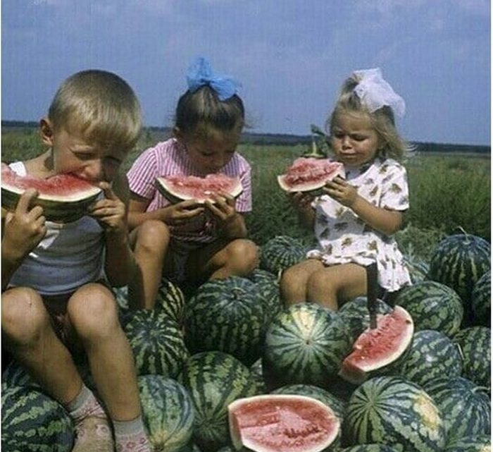 Подборка фотографий, которая покажет советское детство